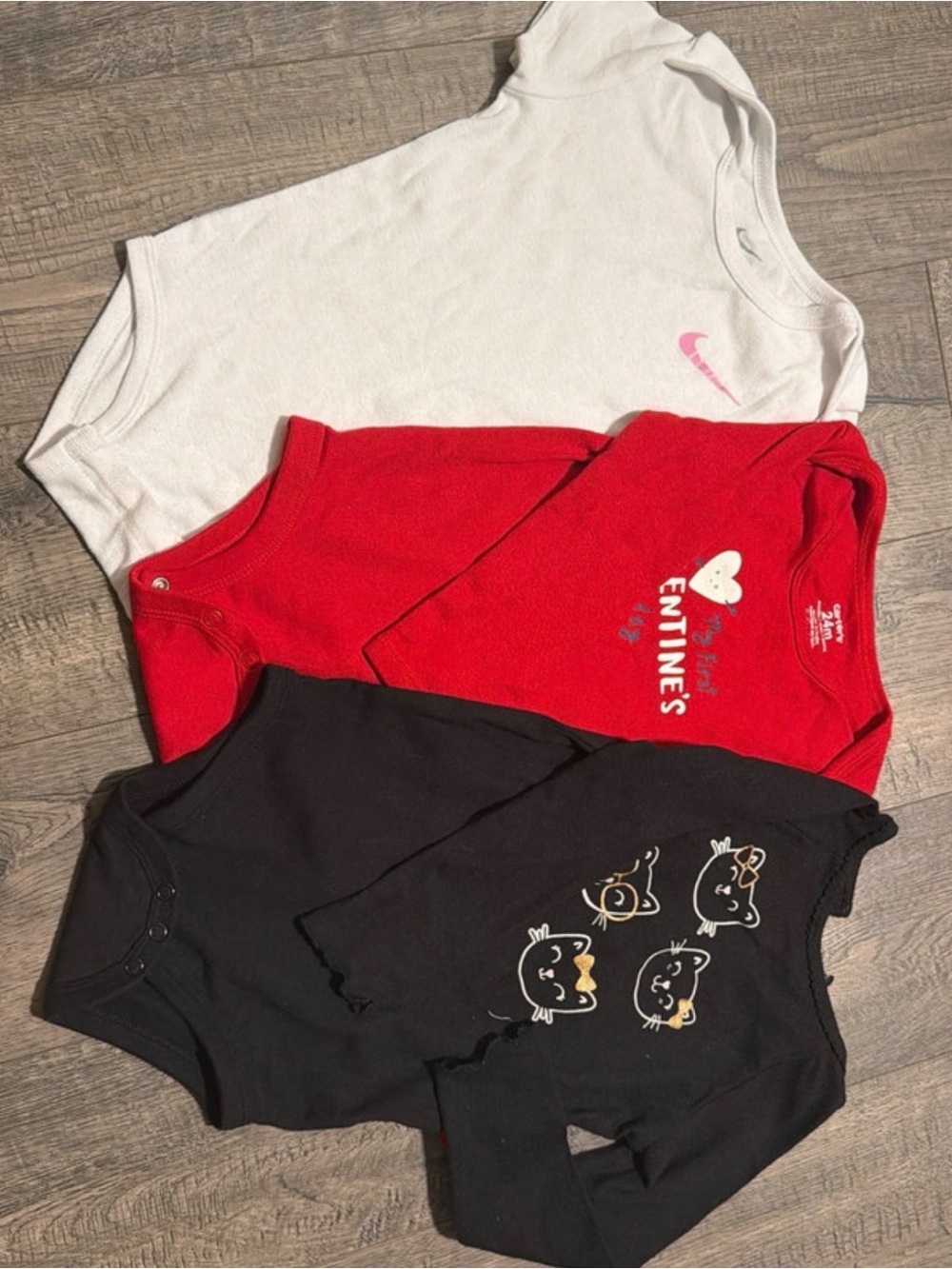 Nike Kids 3-Pack Long Sleeve Tops in White, Red & Black